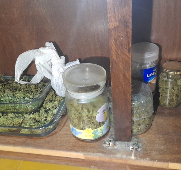 Guatraché: dos detenidos y más de 750 gramos de cocaína secuestrados en allanamientos por narcotráfico