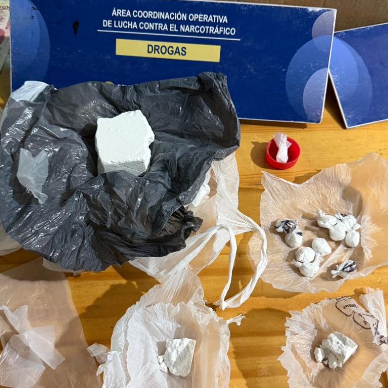 Allanamiento por narcotráfico en Santa Rosa: detuvieron a un hombre y secuestraron cocaína fraccionada