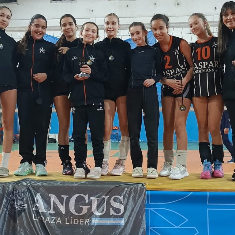 Racing Club vivió un finde de éxitos en vóley: clasificación nacional, título Sub 13 y semifinal para Primera División