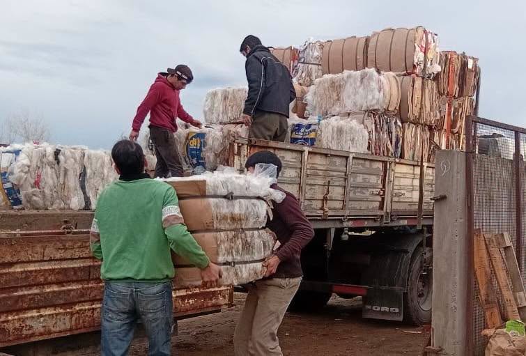 Primer envío de materiales reciclados desde la planta de Castex rumbo a una fábrica de Bahía Blanca
