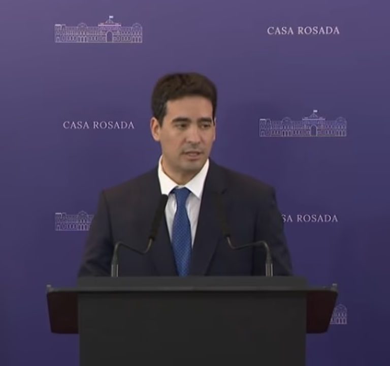 Ravier debutó como vocero presidencial: «Es un honor ser la voz del presidente Milei»