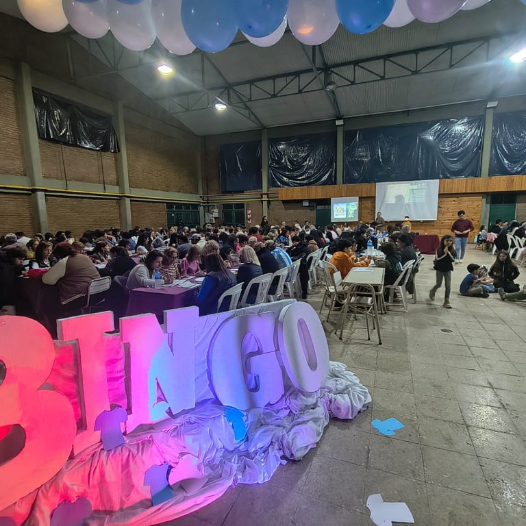 Más de 500 personas participaron del exitoso bingo del Colegio Hugo Peinetti