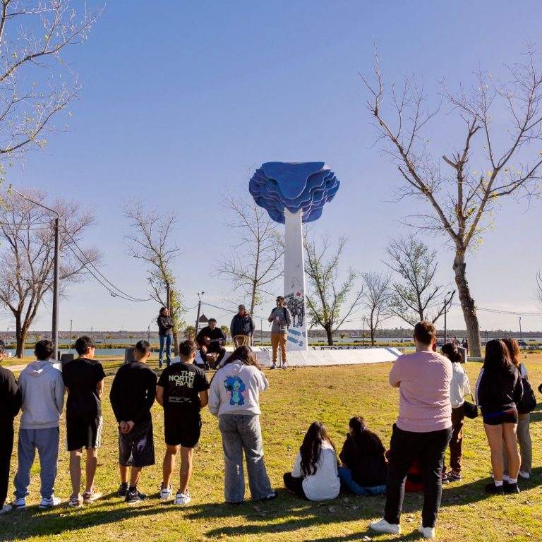 La ciudad como aula: estudiantes de La Humada recorrieron espacios históricos y de memoria en Santa Rosa