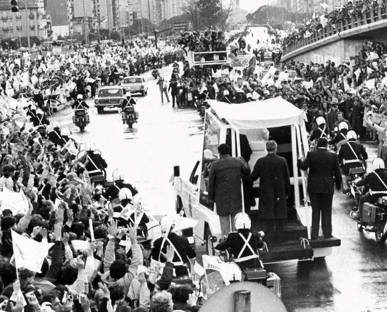 A 44 años de la histórica visita de Juan Pablo II a la Argentina en plena Guerra de Malvinas