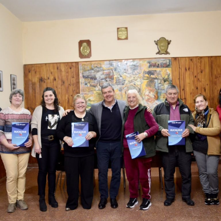 Cinco familias de Arata recibieron créditos Rucalhue para mejorar sus viviendas