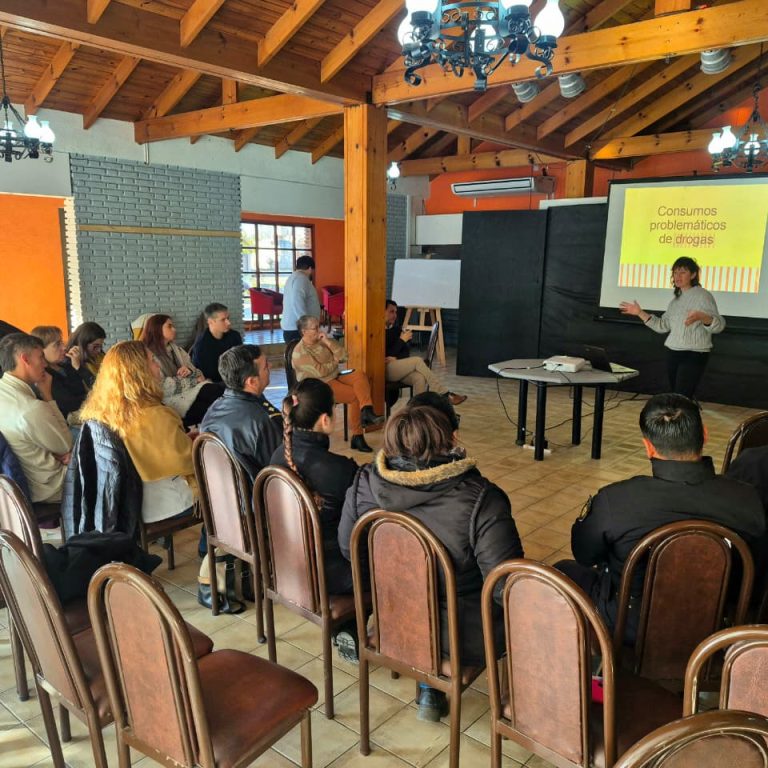 Winifreda fortaleció el trabajo interinstitucional para prevenir los consumos problemáticos