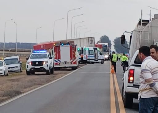 Choque entre dos camiones en el cruce de Lonquimay: dos conductores hospitalizados