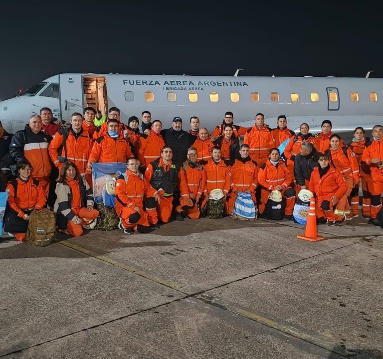 Argentina envía un nuevo contingente de brigadistas a Venezuela para relevar a los equipos de rescate