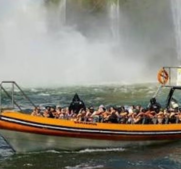 Murió un turista neerlandés tras el vuelco de un bote en las Cataratas del Iguazú