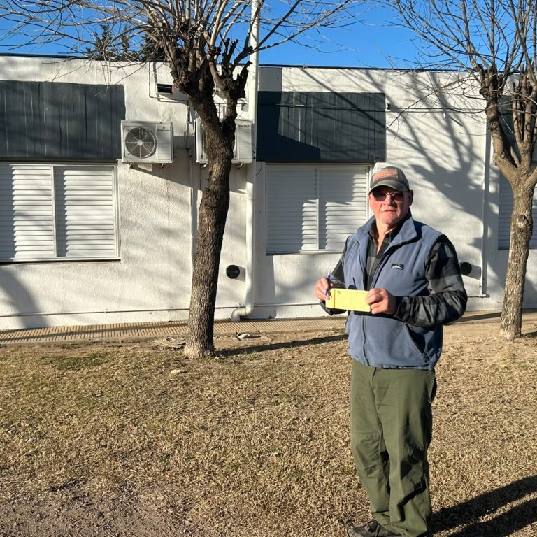 Juan Figueroa celebra sus 66 años: el cálido saludo de sus compañeros del Hospital Pablo Lacoste