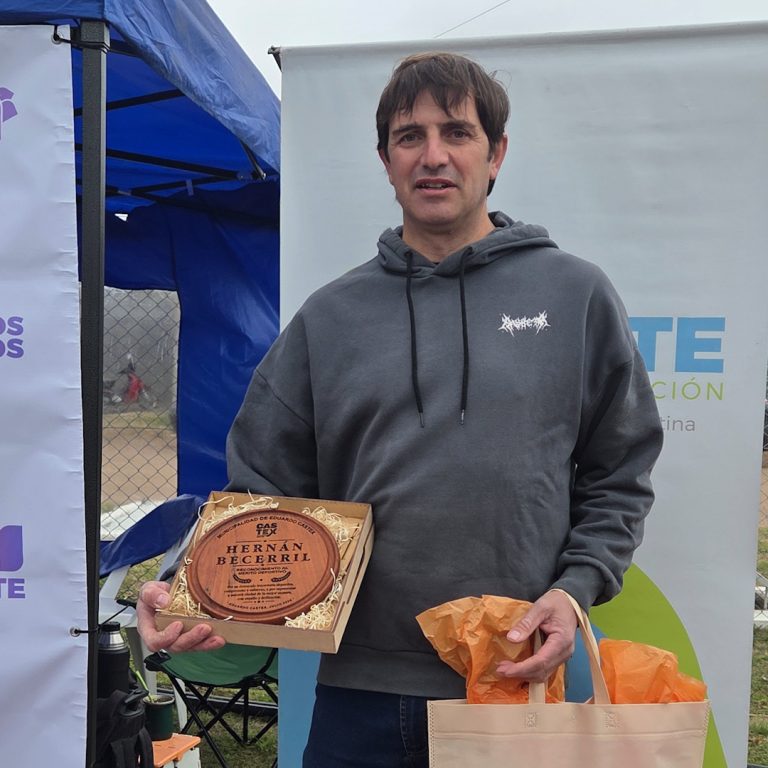 Reconocieron a Hernán Becerril por su brillante trayectoria en el atletismo