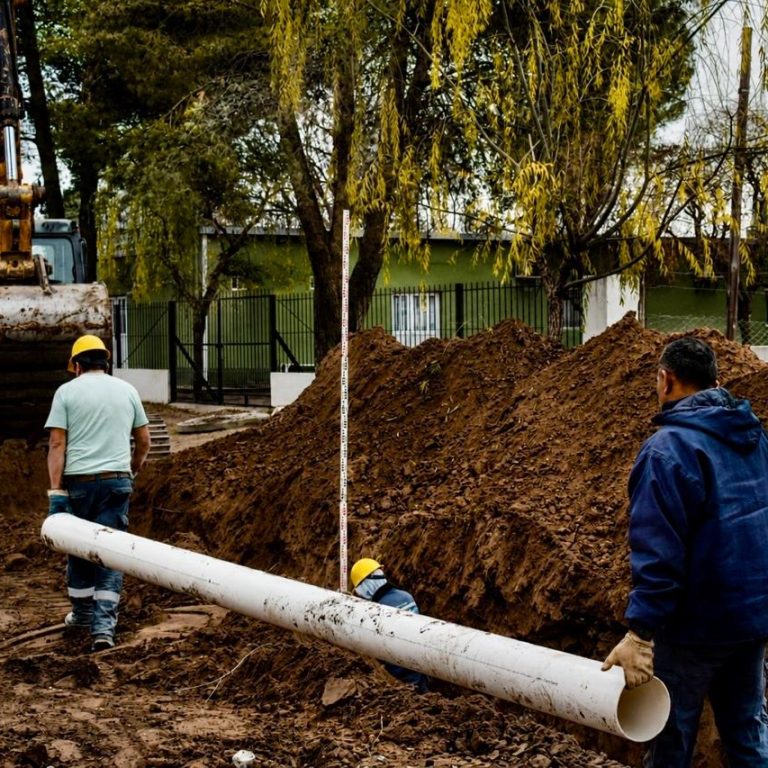 Santa Rosa en obra: está en marcha la nueva red de cloacas en Villa Germinal y ya se instalaron 170 metros de nuevas cañerías