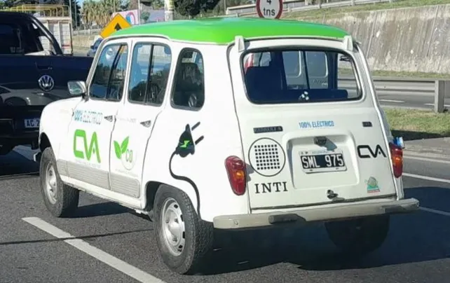 De la nafta a la electricidad: transformó una Renoleta y ahora gasta poco más de $1.300 cada 100 kilómetros