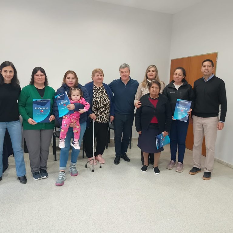 Familias de Luan Toro recibieron créditos Rucalhue para aplicar a mejoras en sus casas