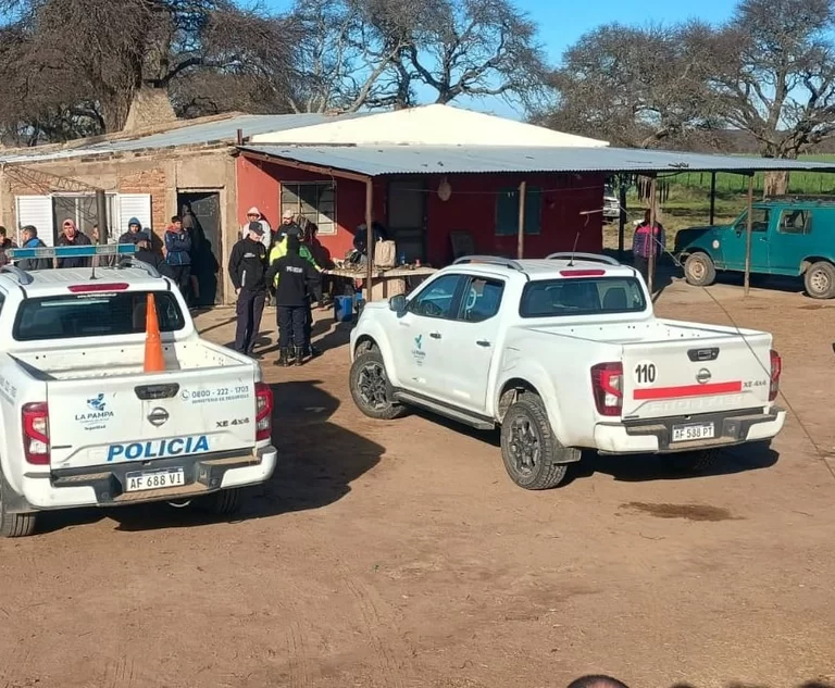 Allanamiento en un campo cercano a Chamaicó: secuestraron armas, aves silvestres y detectaron tala de caldenes