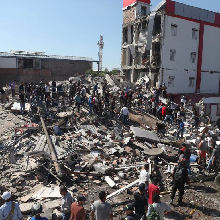 Terremoto de magnitud 7,4 sacudió Colombia: al menos 111 muertos y decenas de heridos
