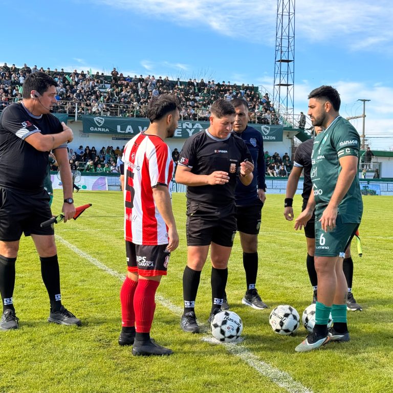 Ferro y Costa Brava empataron y dejaron abierta la final de la Liga Pampeana