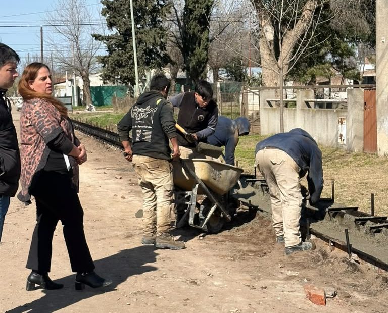 El Municipio avanza con 600 metros de cordón cuneta en distintos sectores de Castex