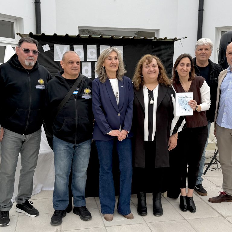 Presentaron en General Pico el libro “Voces de Malvinas”
