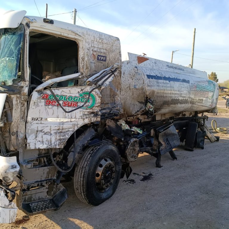 Un muerto y dos heridos graves por el choque de dos camiones en la Ruta 22