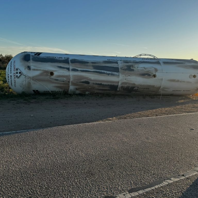 Por el vuelco de un camión con gas licuado, el corte de la Ruta 143 continuará hasta este miércoles