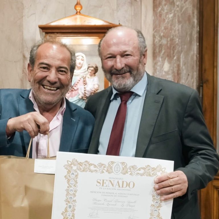 Bernardo Larroudé recibió la Distinción al Mérito Turístico por su Parque Termal