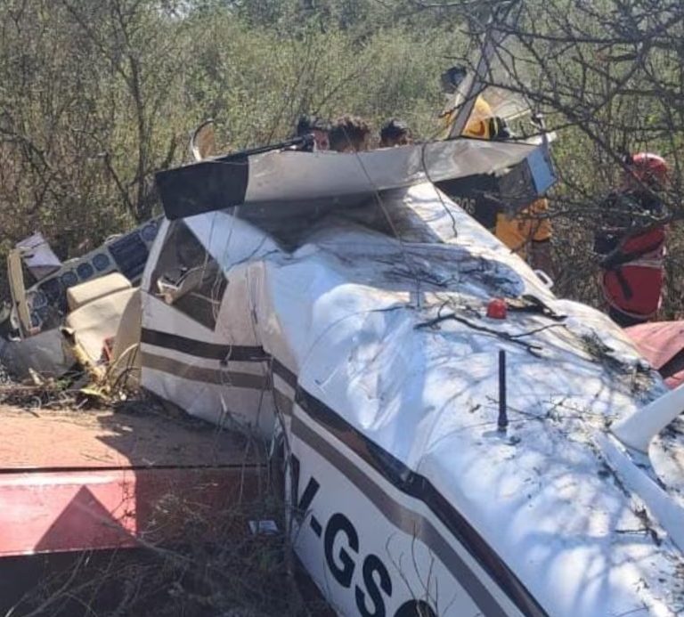 Cayó una avioneta en Córdoba con cinco personas a bordo: dos menores resultaron heridos