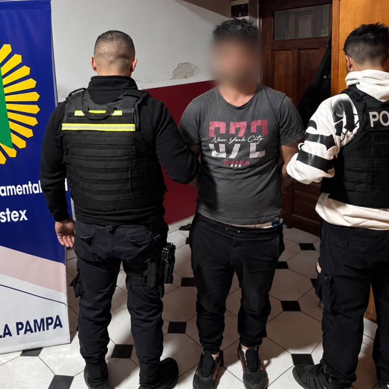 Entró encapuchado y armado con un cuchillo, pero la comerciante lo enfrentó con gas pimienta