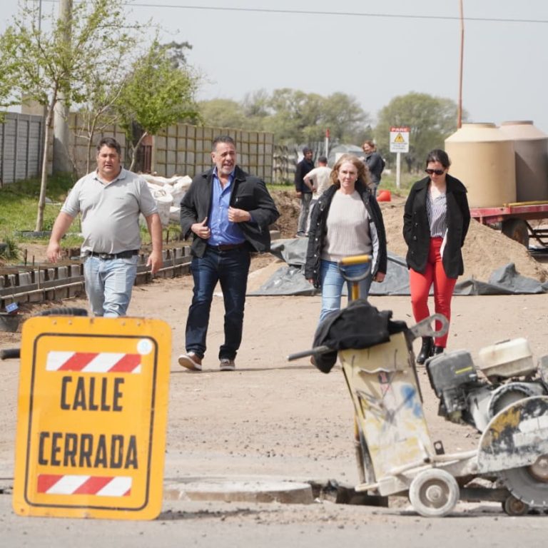 Fernández visitó Quemú Quemú y recorrió obras junto al intendente Tassone