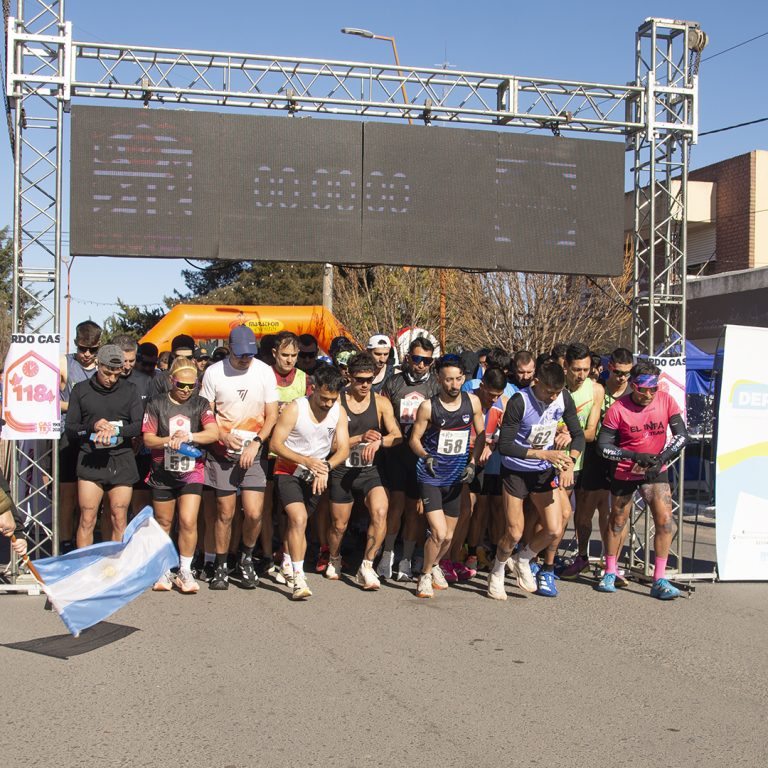 Maximiliano Muñoz y Florencia Hasper ganaron la quinta Media Maratón de Eduardo Castex