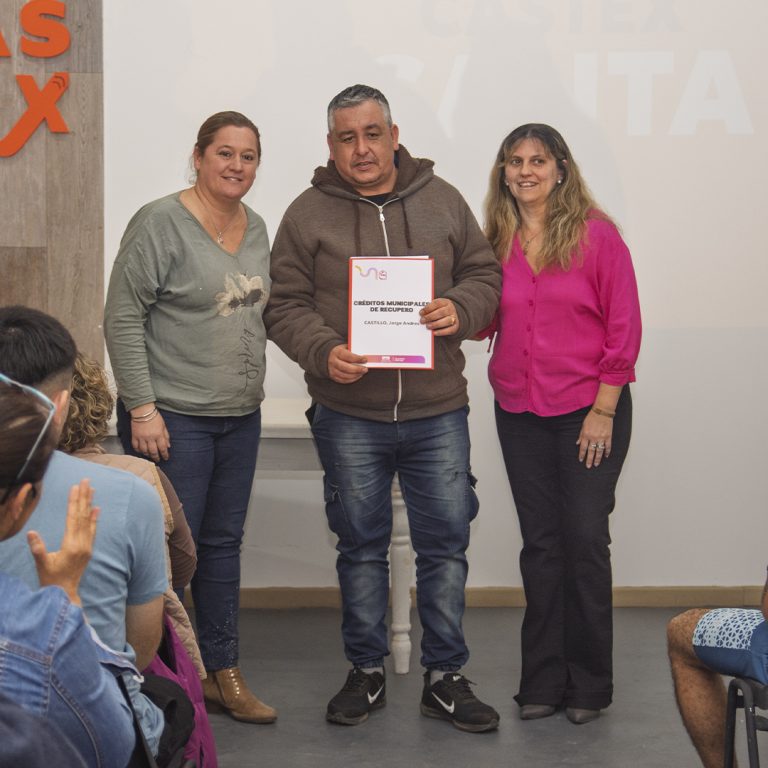En el marco del 118° aniversario, el Municipio entregó diez créditos a emprendedores de Eduardo Castex