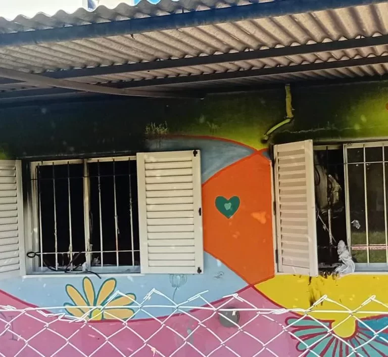 Explosión e incendio en un jardín maternal de Santa Rosa: el Municipio confirmó que no hubo heridos y anunció reparaciones