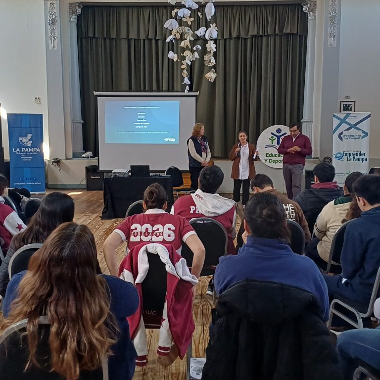 Más de 550 estudiantes participaron de talleres para conocer la matriz productiva de La Pampa