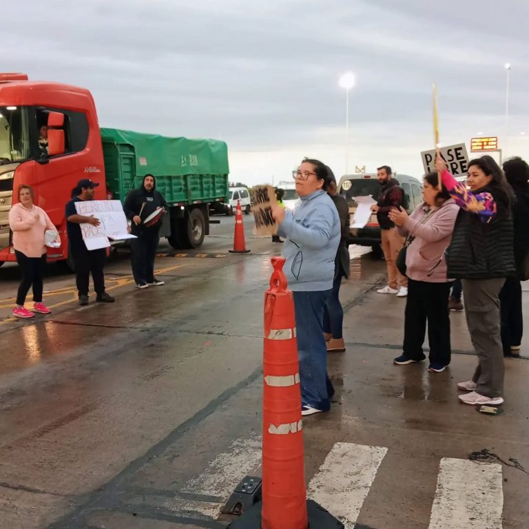 Vecinos de Beruti se movilizaron en la Ruta 5 para reclamar el pase libre en el peaje