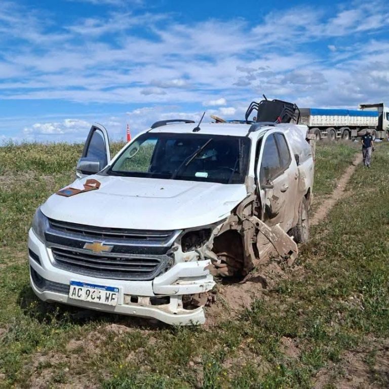 Accidente en la Ruta 151: chocaron un camión y una camioneta en la zona de Medanito
