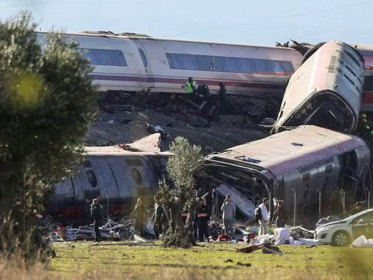 Tragedia en España: al menos 50 muertos y 179 heridos tras el choque de dos trenes de alta velocidad