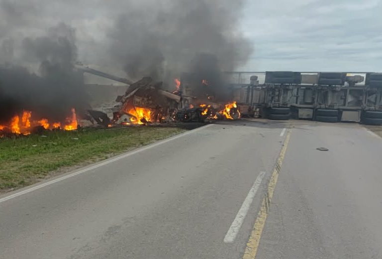 Dos personas murieron tras una colisión entre camiones en la Ruta Provincial 1