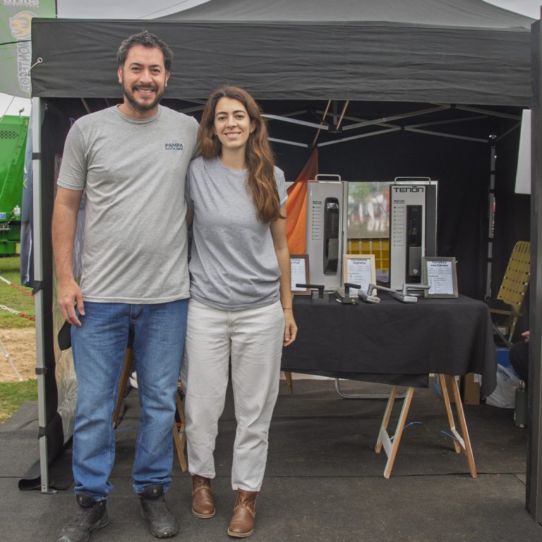 Expo Castex 2026: Estudio JOMA presentó cerraduras digitales y una innovadora puerta con reconocimiento facial