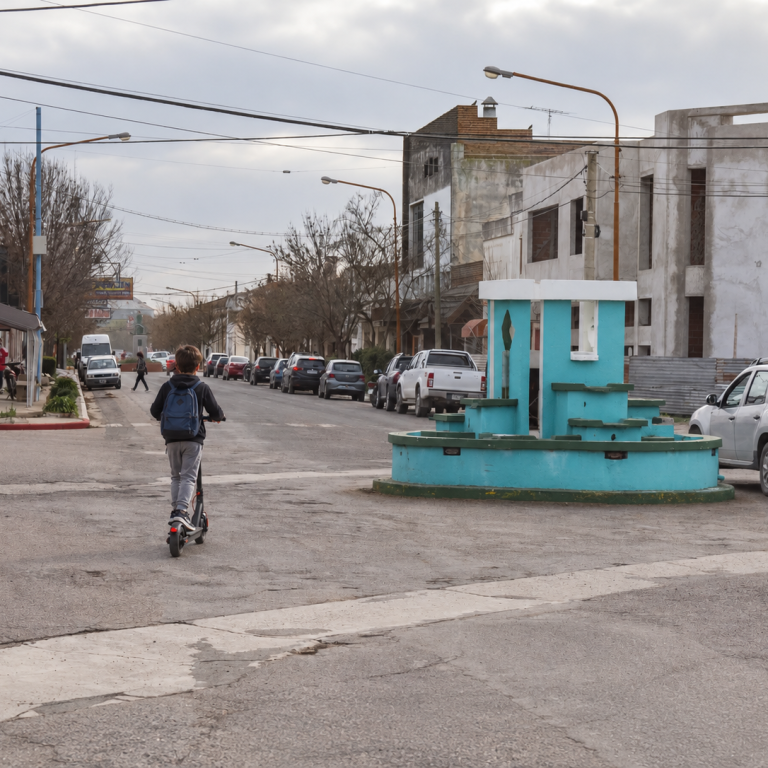 Monopatines eléctricos en Castex: proponen edad mínima de 16 años, casco y seguro obligatorio