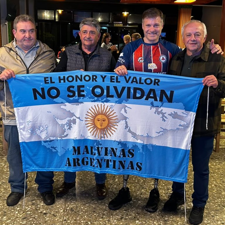 Pablo Giesenow emocionó a todos en Mahatma Bar con su historia de vida y superación