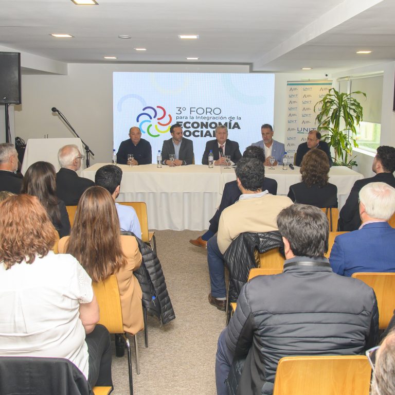 Ziliotto ratificó el respaldo del Gobierno provincial a cooperativas y mutuales durante un foro en Santa Rosa
