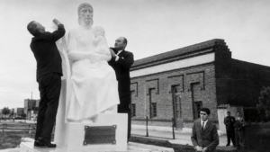 La foto y su historia: el día que Castex inauguró el Monumento a la Madre